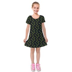 Geckos Pattern Kids  Short Sleeve Velvet Dress by bloomingvinedesign