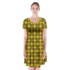 Venturo Short Sleeve V-neck Flare Dress by deformigo