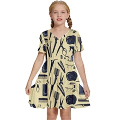 Elegant Hairdresser Pattern Cream Kids  Short Sleeve Tiered Mini Dress by TetiBright