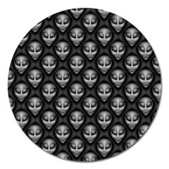 Grey Aliens Extraterrestrials Ufo Faces Magnet 5  (round) by SpinnyChairDesigns